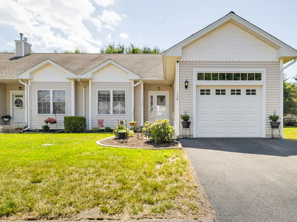136 Pond View Circle #136, Beacon Falls, CT 06403