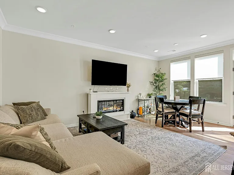 610 Sadie Cir — Photo 12