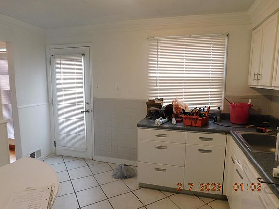 3rd image of 9954 Gloucester Dr