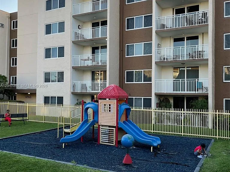 6950 Miami Gardens Dr #2-312A — Photo 15