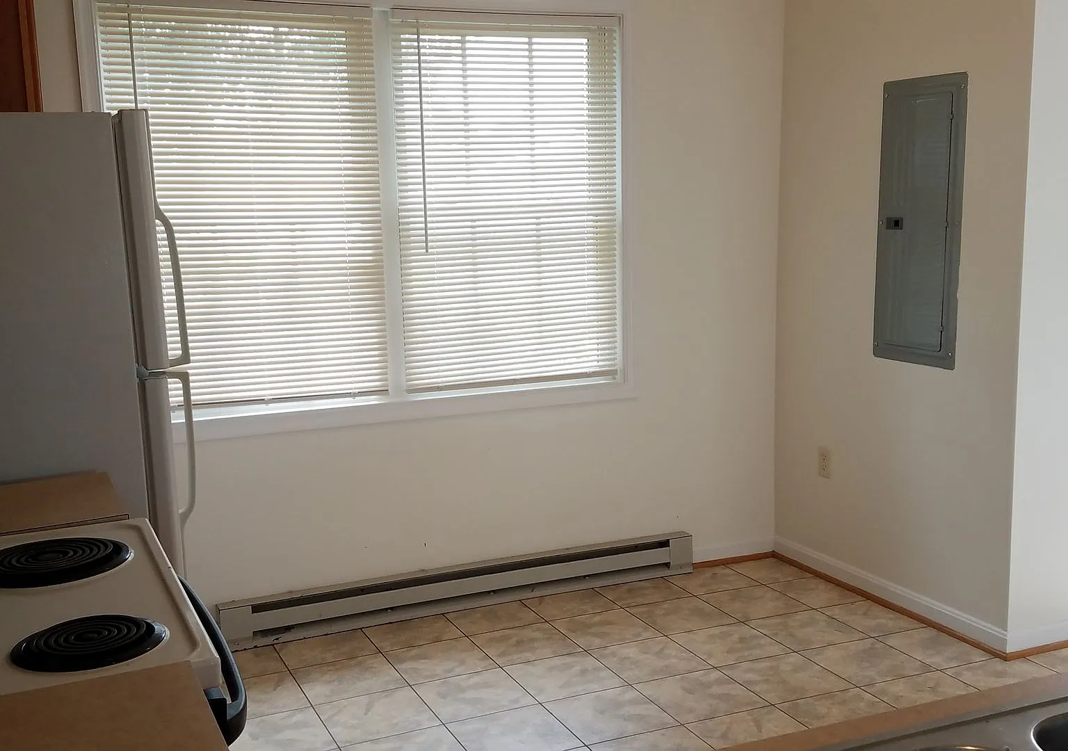 435-437 Chartridge Drive — Photo 4