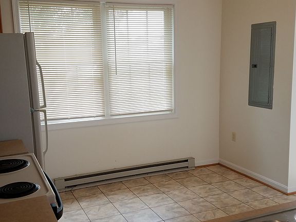 4th image of 435-437 Chartridge Dr #435