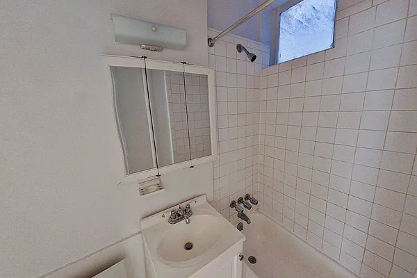 Rented by Bond New York | media 7