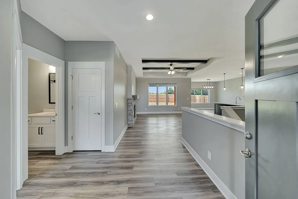 Building Photo - 5041 State Hill Dr