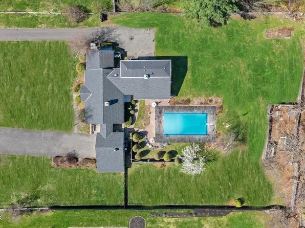 119 Bowman Dr, Greenwich, CT 06831