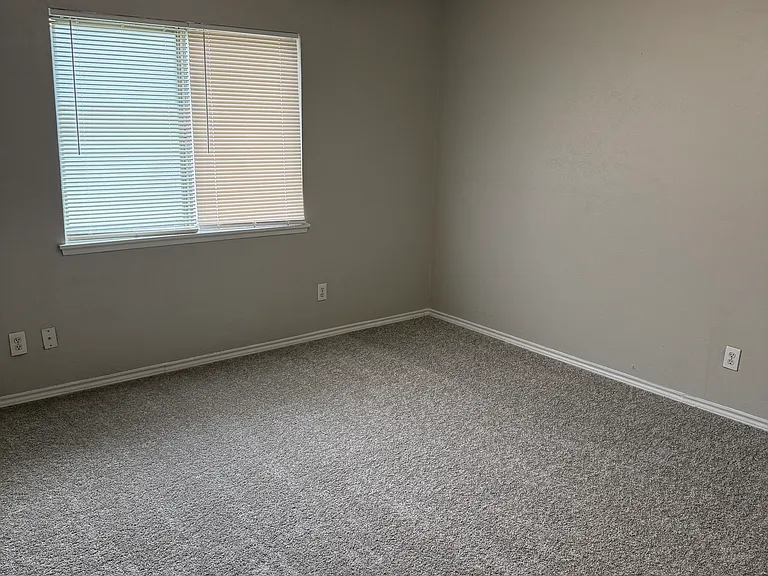 7009 Greenview Cir N — Photo 16