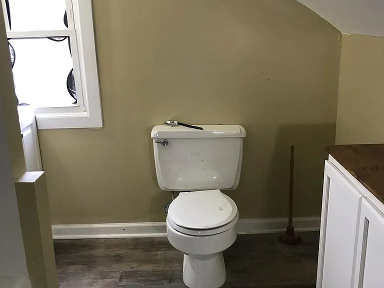 413 Augusta St — Photo 12