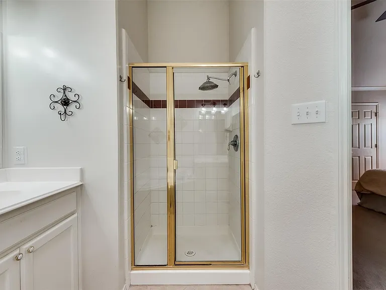 808 Amber Ct — Photo 23