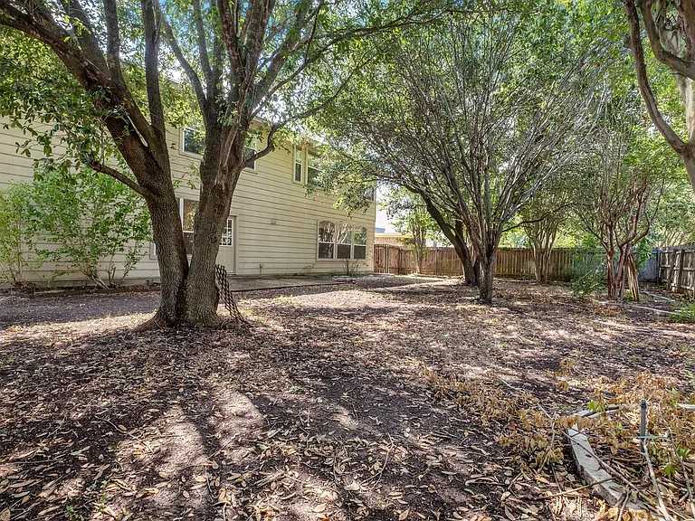 4229 Kingsburg Dr — Photo 35
