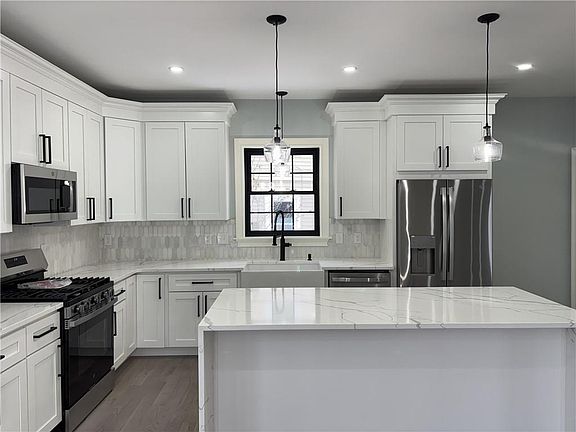 2nd image of 38 Ashburne St