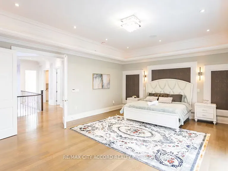 98 Upper Canada Dr — Photo 27