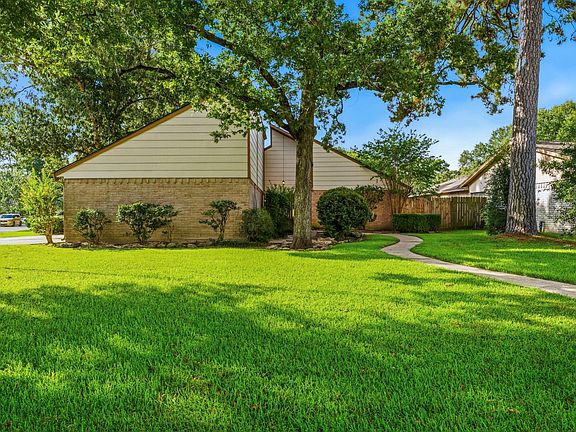 2nd image of 2718 Knollbrook Ln