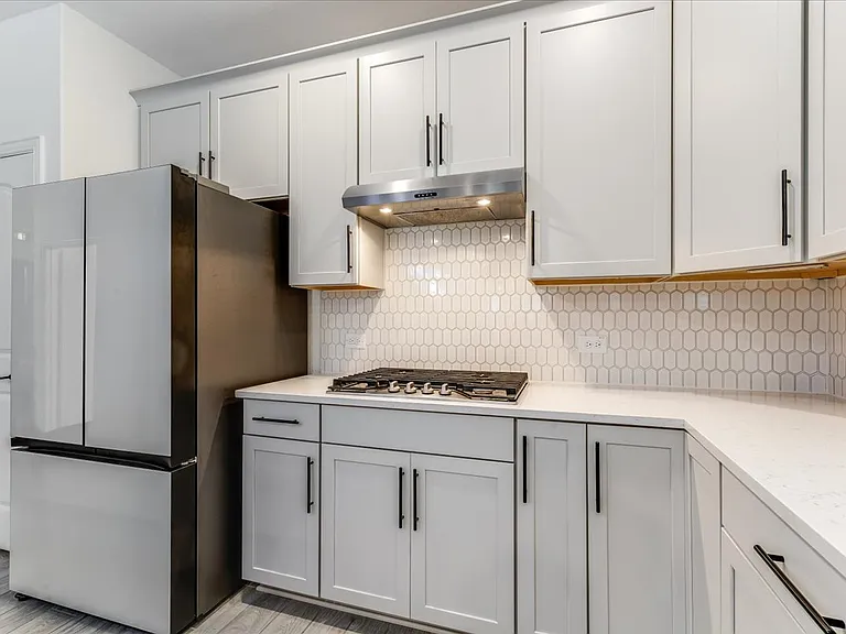 1304 Starling St — Photo 13