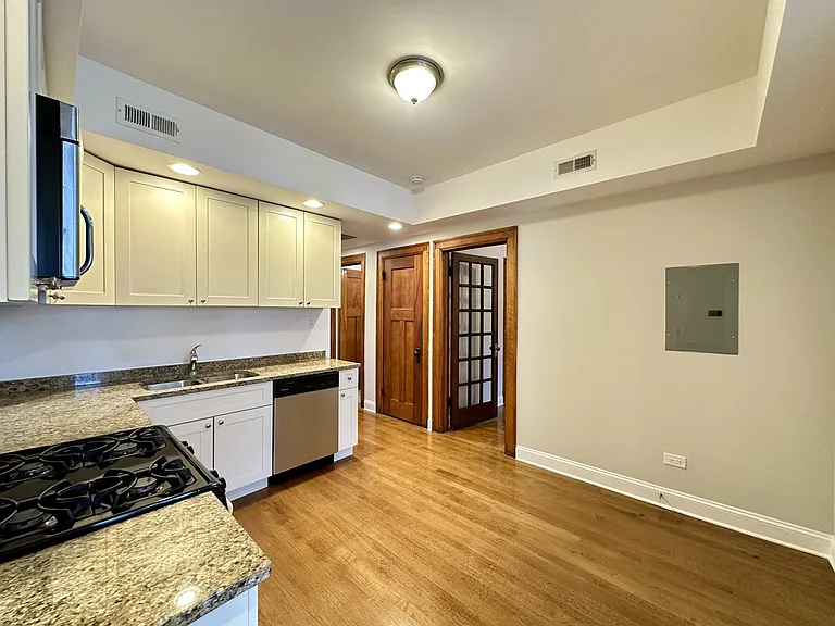 3050 N Milwaukee Ave #R3 — Photo 5