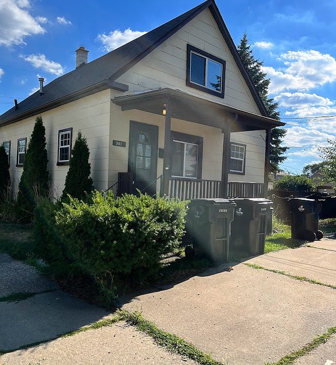 1st image of 301 Spruce St