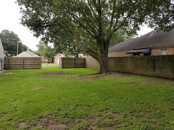 5th image of 121 Darlene Dr