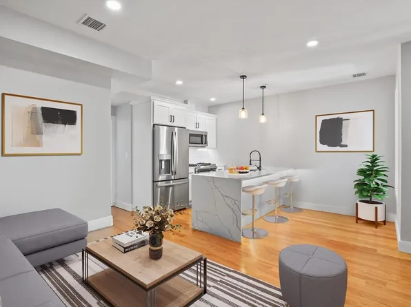 174 W 7th St #1, Boston, MA 02127