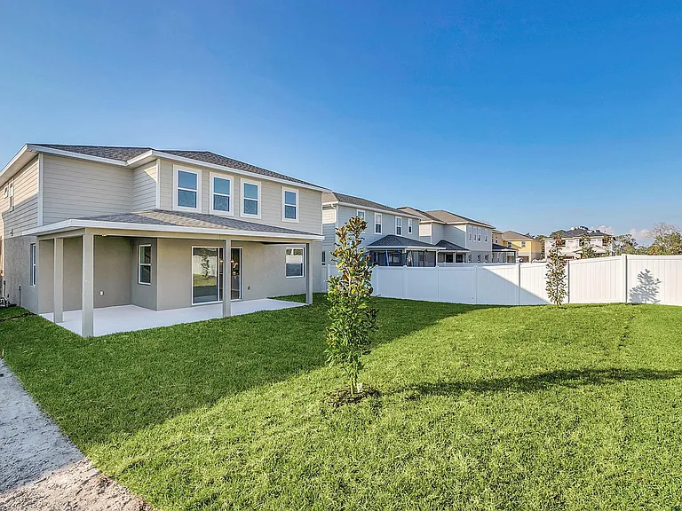 Large Spacious Backyard