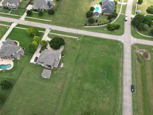 1633 High Valley Ln, Cedar Hill, TX 75104