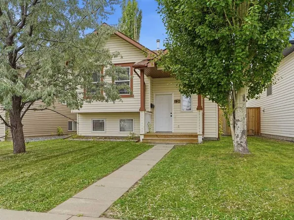 120 NE Kentwood Dr, Red Deer, AB T4P 0A5