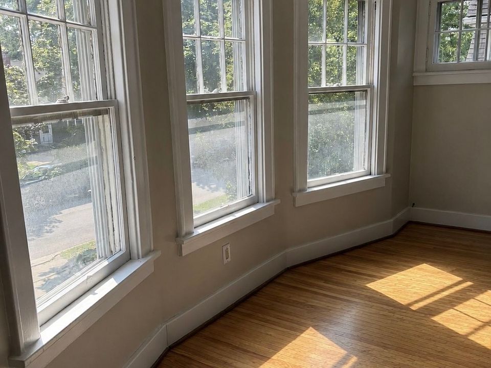 1st image of 15 Hamilton Dr Floor 2