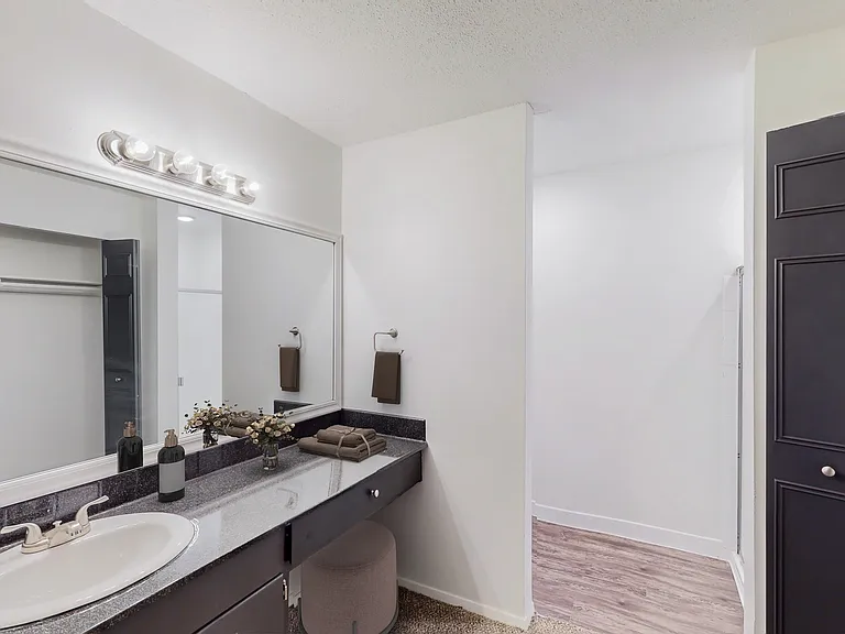 Windsong Apartments — Photo 9