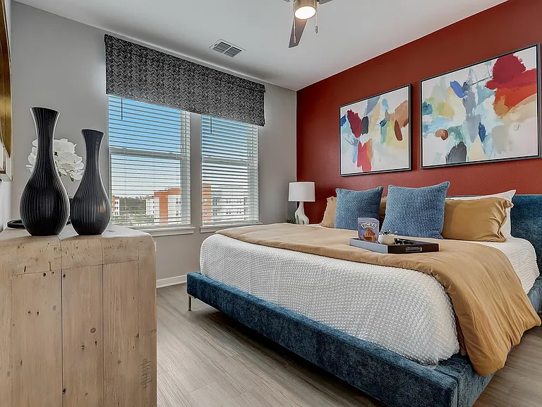 Dwell Oviedo 2BR Master