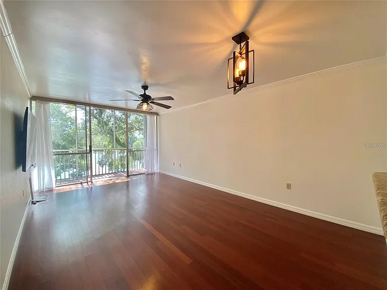 1100 Delaney Ave #F306 — Photo 18