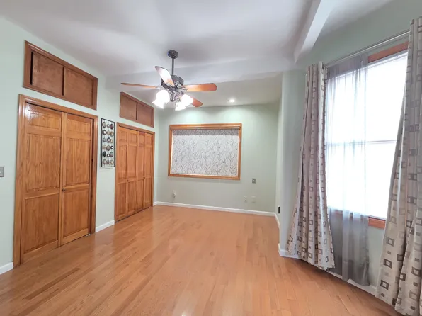 561 Avenue East image 4 of 36