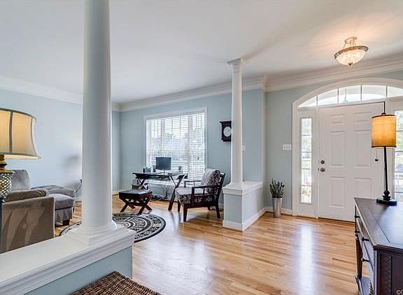 2nd image of 3312 Fontaine Ln