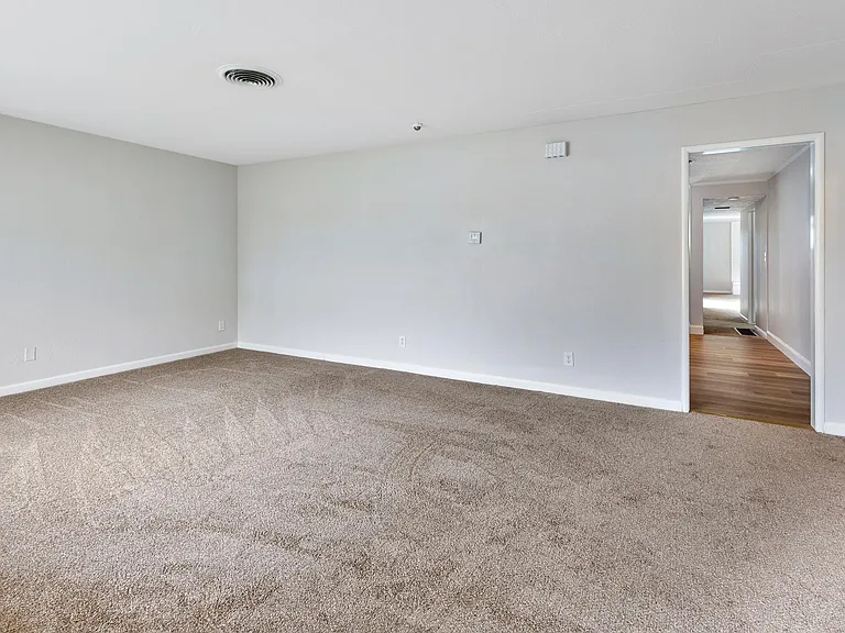 704 Windsor Dr — Photo 13