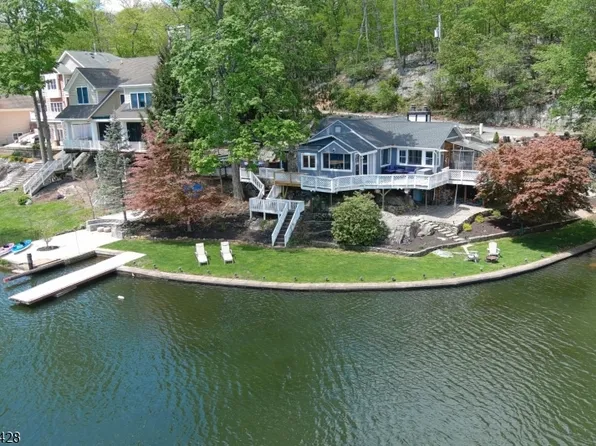 229A Squaw Trl, Hopatcong Boro, NJ 07821