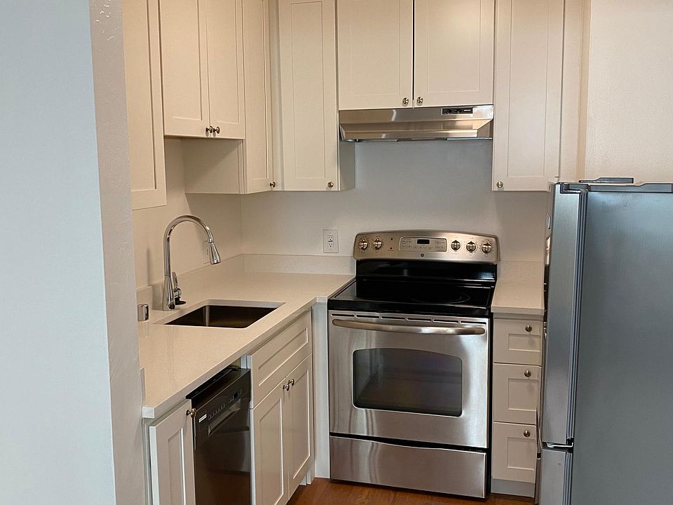 1st image of 230 Fair Oaks St