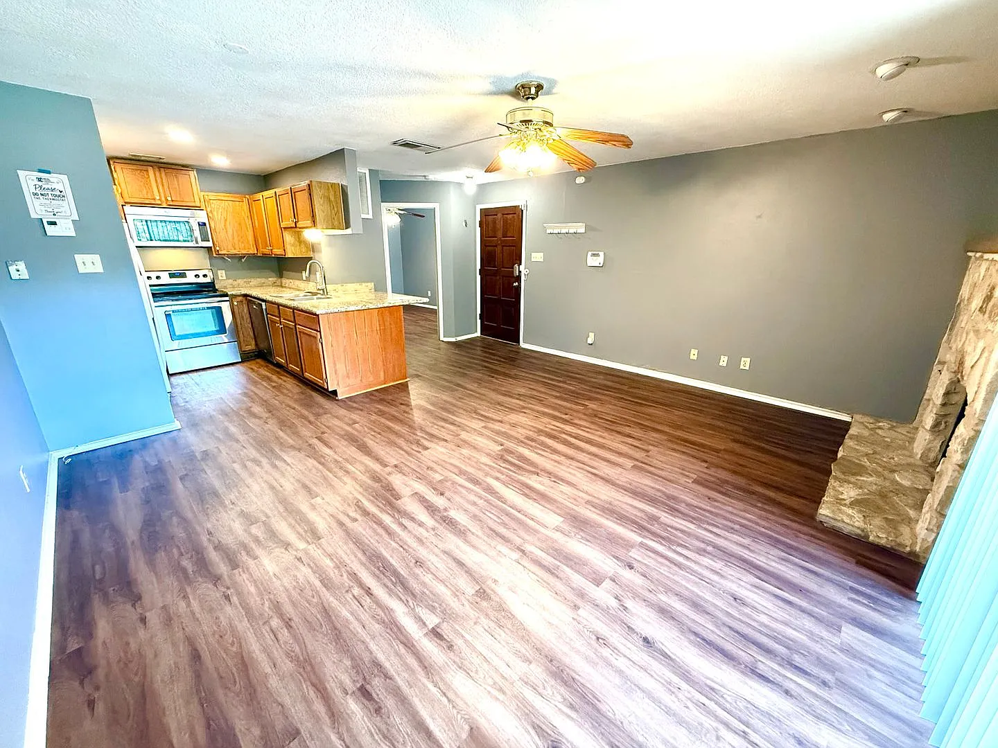 Cozy Medical Center Condo with Fireplace, Community Pool & Included Appliances! — Photo 4
