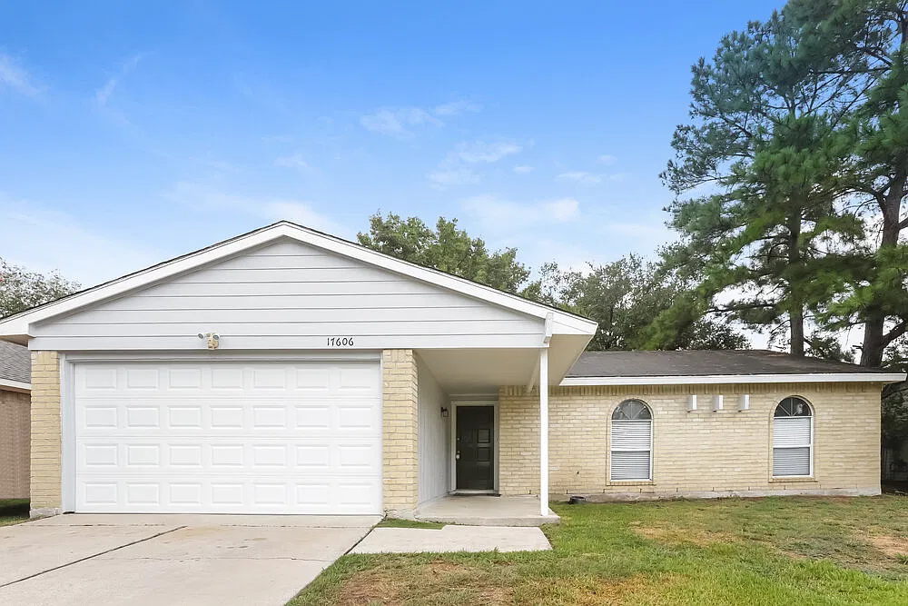 3 bed, 2.0 bath, 1305 sqft, $1,655 — Photo 1