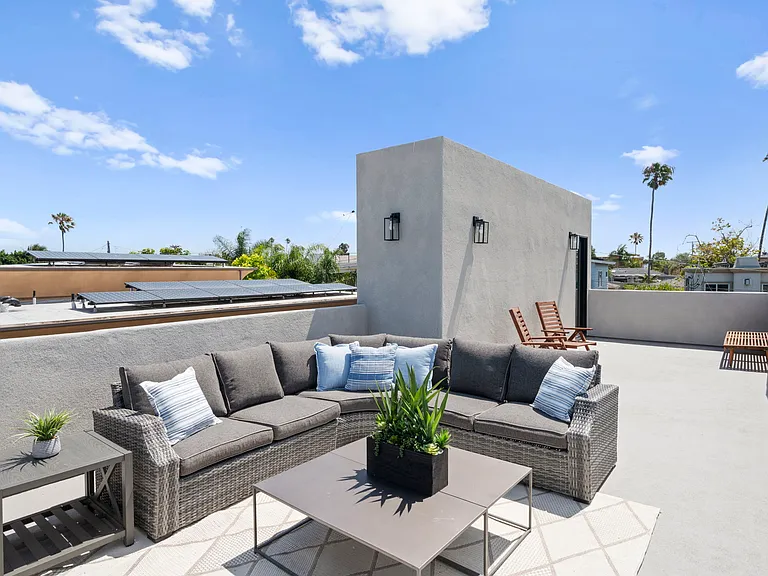 3611 Riviera Dr — Photo 45