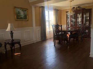 1090 Spring Valley Dr, Carol Stream, IL 60188