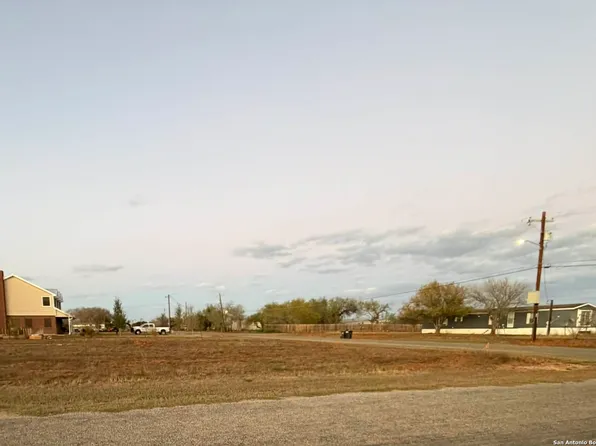 15/14 Merle St LOT GROVE, Dilley, TX 78017