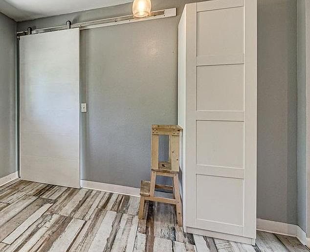 2nd image of 6876 S Bellaire Way