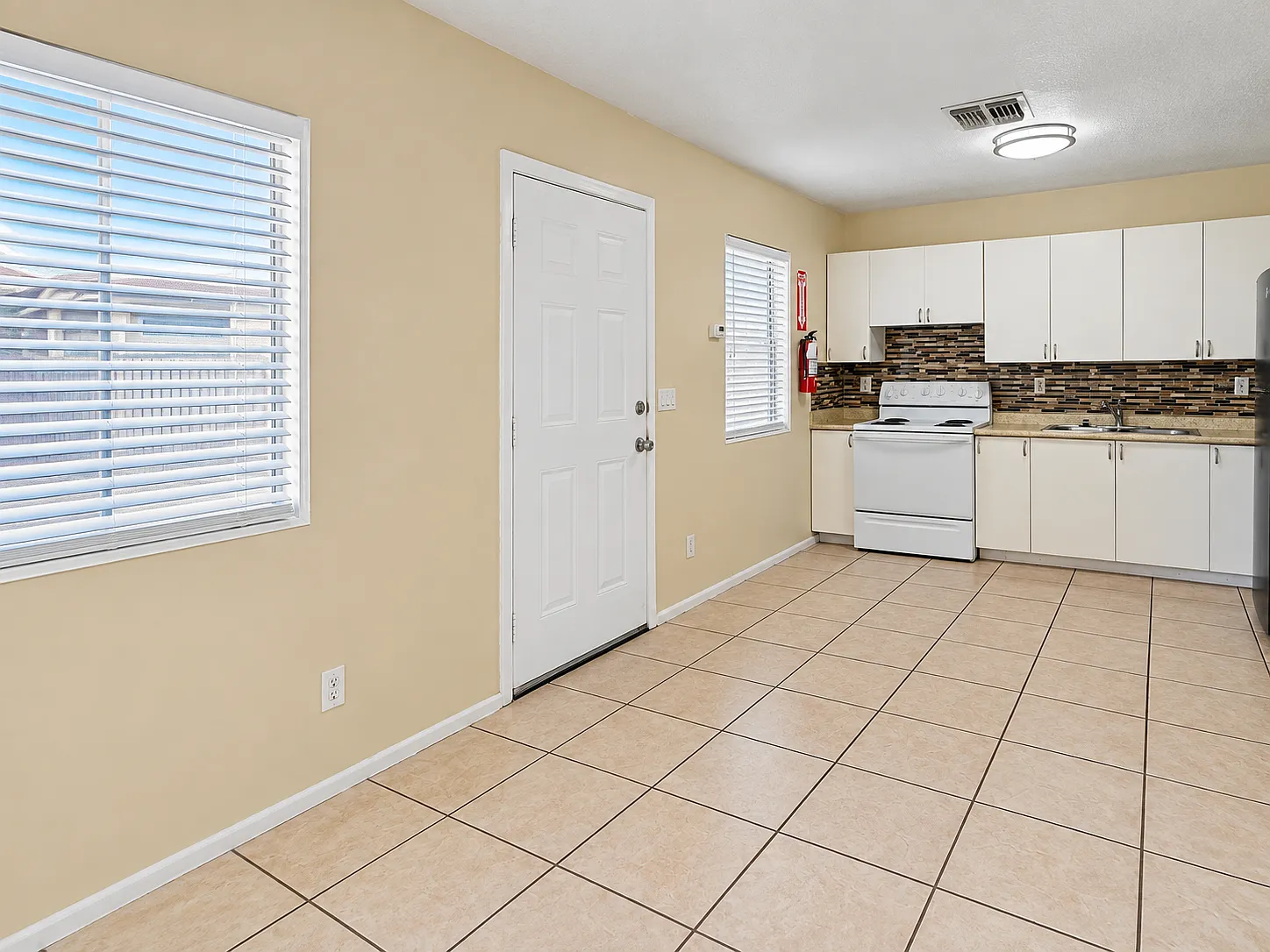 2 bed, 650 sqft, $995 — Photo 3