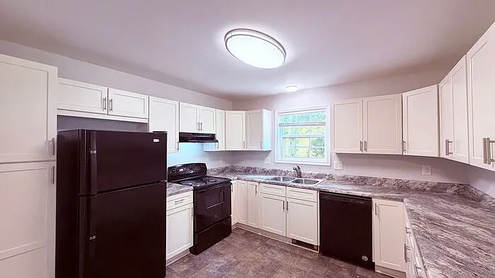 1681 Hadlock St SW — Photo 3