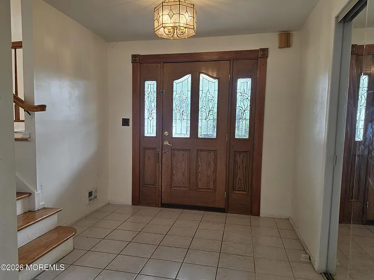 42 Richards Dr — Photo 3