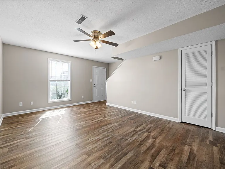 Peabody Dr - 375 — Photo 7
