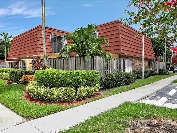 2nd image of 731 NW 99th Cir #731