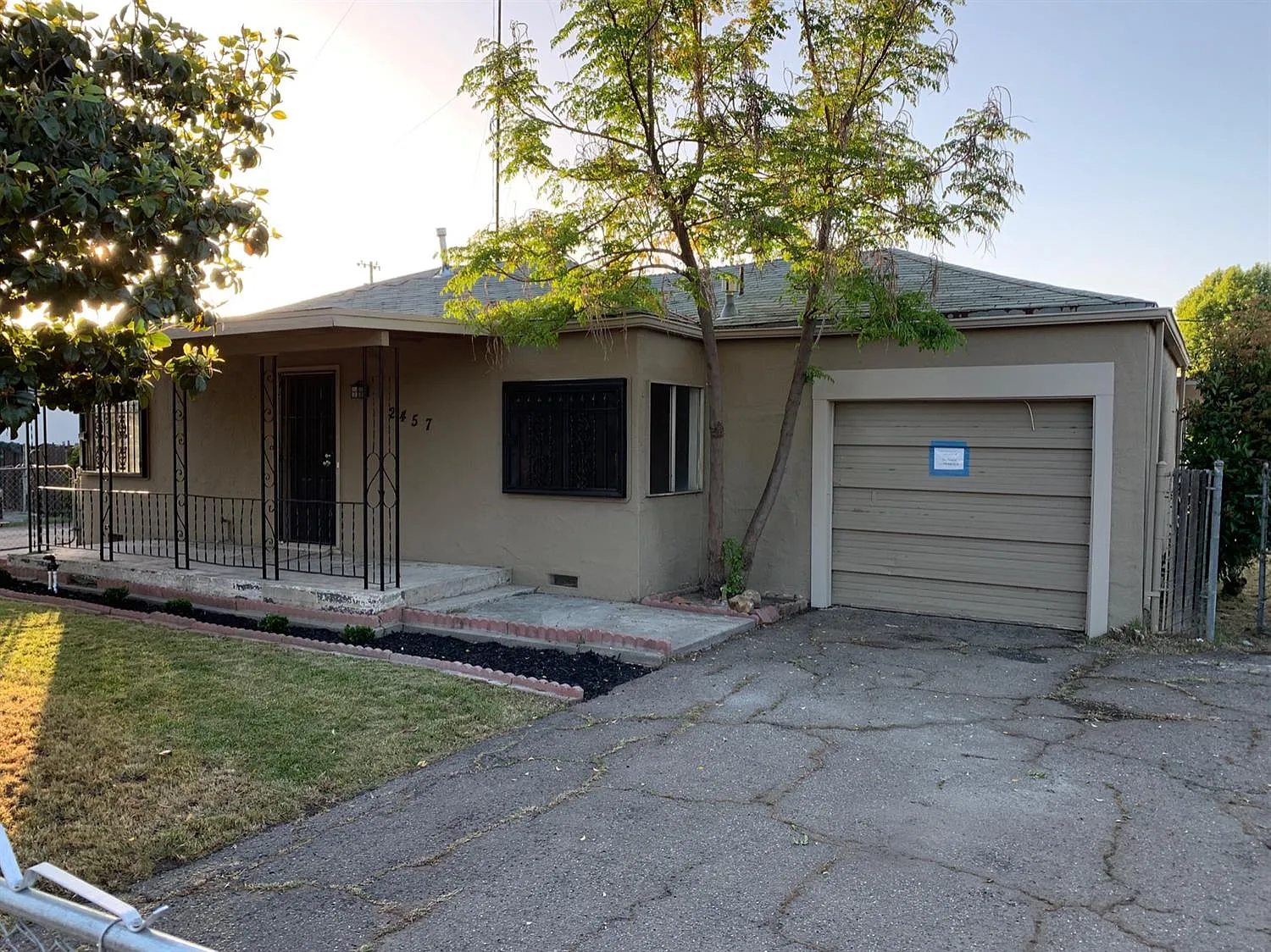 2457 E Poplar St photo 1
