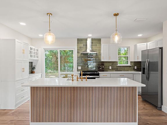 5th image of 324 Harbor Pl
