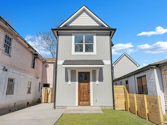 2nd image of 2036 Comstock Ave