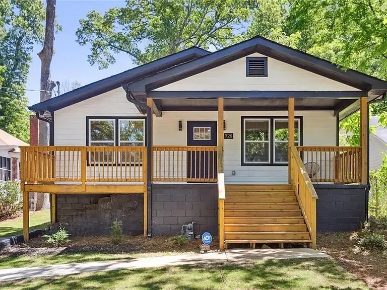 725 Alta Pl NW — Photo 1