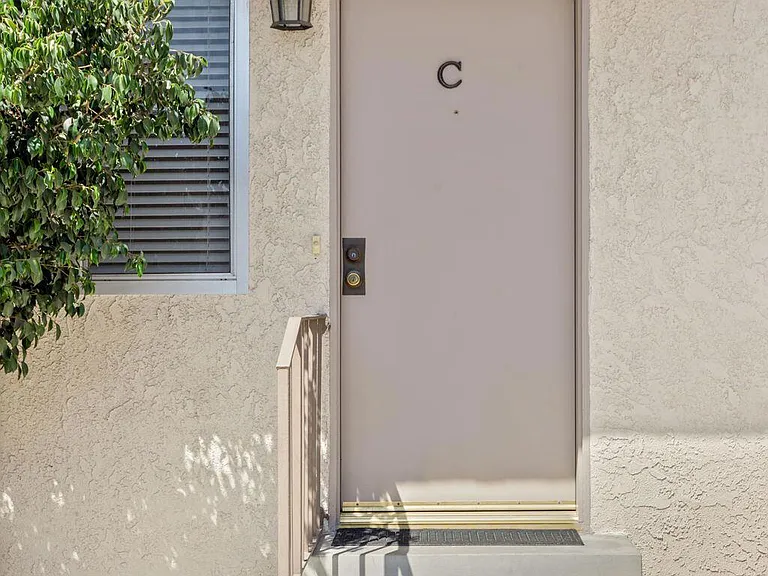 460 E Cypress Ave #C — Photo 17