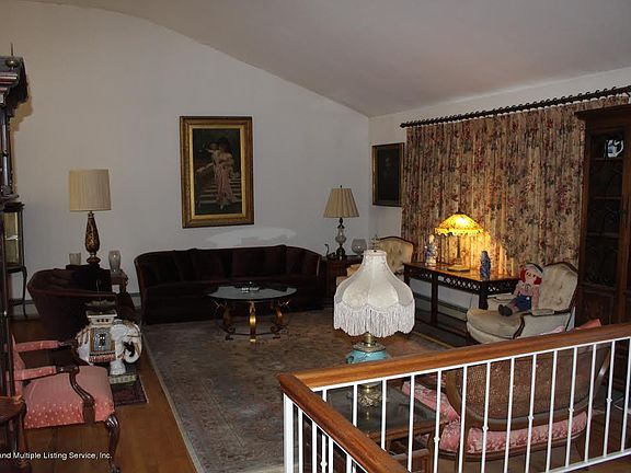 3rd image of 219 Albourne Ave